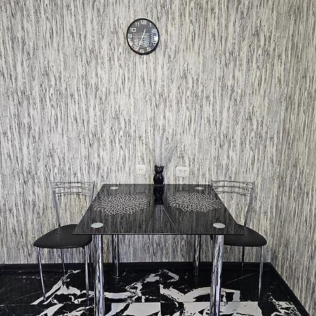 Black And White Apartment Kiszyniów Zewnętrze zdjęcie
